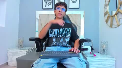 Adams Bobby online show from November 10, 11:59 am