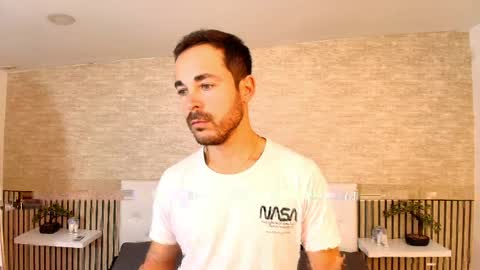 Im Adams Sanz online show from April 8, 9:45 pm