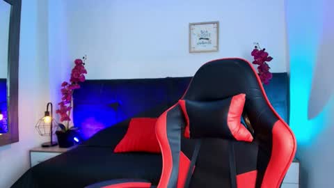 AdamsWalkerr  online show from March 26, 1:04 pm