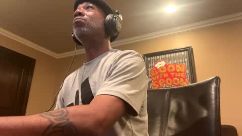 adick_ting online show from March 11, 8:20 pm