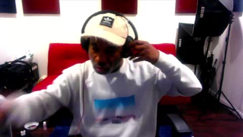 adick_ting online show from February 19, 4:34 am