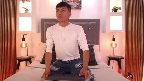 adrianstark_ online show from May 21, 12:53 pm