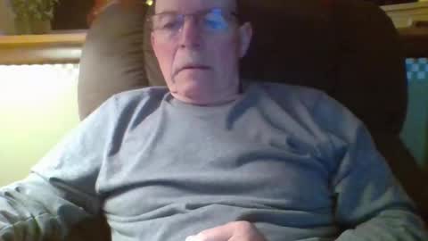 aguynrkfrd online show from December 16, 10:11 am