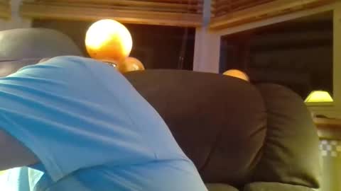 aguynrkfrd online show from April 25, 9:23 am