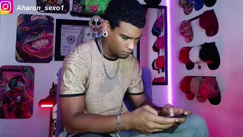 Aharon  Zamora online show from January 5, 9:25 pm