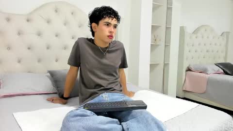 Snapshot of aiiden_15 chatting on January 25, 12:05 pm Aiden  online show from January 25, 12:05 pm