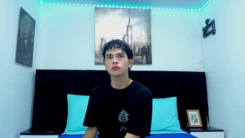 Snapshot of aiiden_15 chatting on January 21, 12:02 pm Aiden  online show from January 21, 12:02 pm