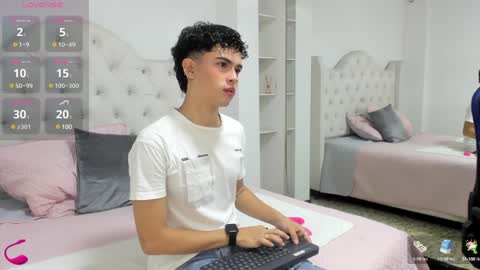 Snapshot of aiiden_15 chatting on January 28, 11:49 am Aiden  online show from January 28, 11:49 am