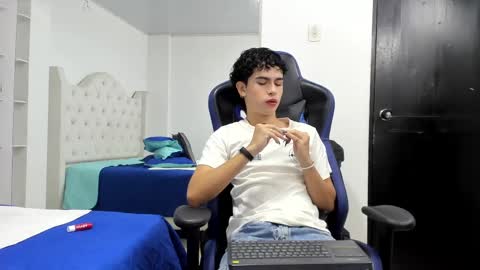 Snapshot of aiiden_15 chatting on March 1, 2:44 pm Aiden  online show from March 1, 2:44 pm