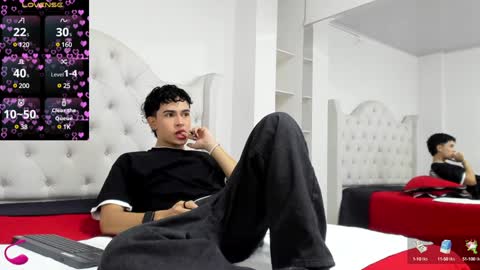 Snapshot of aiiden_15 chatting on February 6, 12:05 pm Aiden  online show from February 6, 12:05 pm