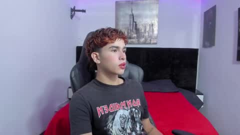 Snapshot of aiiden_15 chatting on September 19, 12:38 pm Aiden  online show from September 19, 12:38 pm