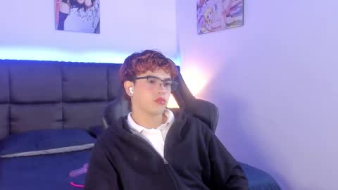 Snapshot of aiiden_15 chatting on October 14, 12:12 pm Aiden  online show from October 14, 12:12 pm