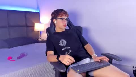 Snapshot of aiiden_15 chatting on October 7, 1:04 pm Aiden  online show from October 7, 1:04 pm