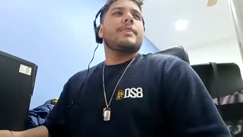 Snapshot of aj_cooper90_ chatting on January 22, 4:44 am Esteban online show from January 22, 4:44 am