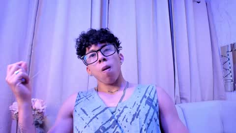 Snapshot of akazaboy chatting on January 18, 4:30 am akazaboy online show from January 18, 4:30 am