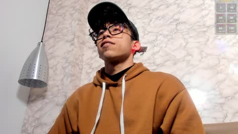 akazaboy online show from April 11, 5:14 am