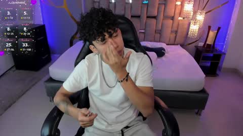 Snapshot of akazaboy chatting on January 28, 4:18 am akazaboy online show from January 28, 4:18 am