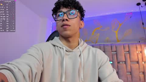 Snapshot of akazaboy chatting on December 10, 4:24 am akazaboy online show from December 10, 4:24 am