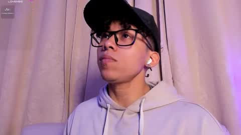 akazaboy online show from March 18, 4:59 am