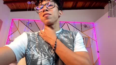 Snapshot of akazaboy chatting on December 3, 4:24 am akazaboy online show from December 3, 4:24 am