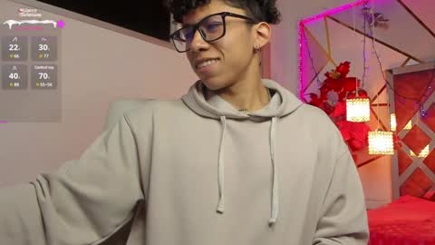 Snapshot of akazaboy chatting on December 28, 5:23 am akazaboy online show from December 28, 5:23 am