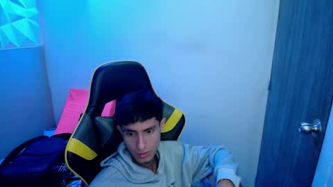 Akyra latin online show from February 25, 12:17 pm