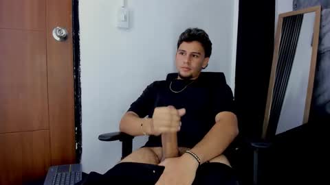 alan__smith online show from December 18, 9:22 pm