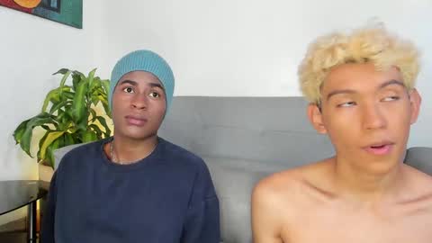 Snapshot of alan_scot chatting on December 6, 9:46 pm Alan and Criss - WE JUST FRIENDS WITH BENEFITS BOTH VERS online show from December 6, 9:46 pm