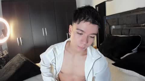 alanblack1 online show from February 17, 2:49 pm