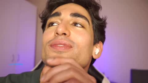 idenavarre online show from December 3, 7:00 pm