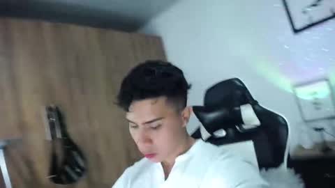 Snapshot of alannaughty_ chatting on October 29, 3:31 am alannaughty_ online show from October 29, 3:31 am