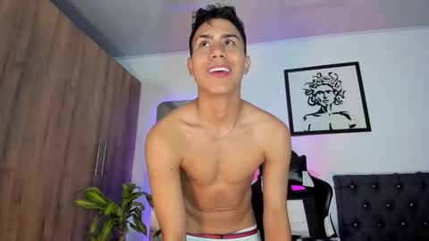 alannaughty_ online show from December 5, 12:51 am