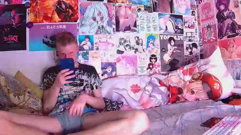 Snapshot of albertpainhate chatting on October 18, 8:58 pm Albert You can ------------ support me at  online show from October 18, 8:58 pm