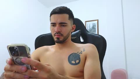 alejandroo_7 online show from January 3, 11:12 pm