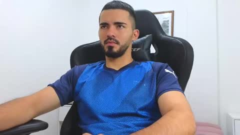 alejandroo_7 online show from March 5, 8:23 pm