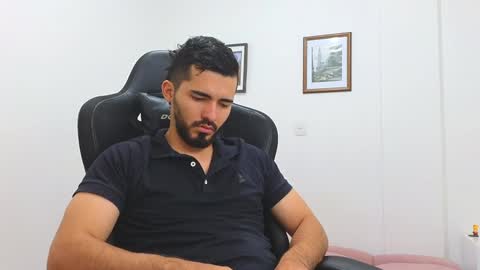 alejandroo_7 online show from February 5, 7:53 pm