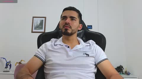 alejandroo_7 online show from September 9, 7:57 pm