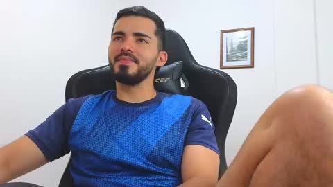 alejandroo_7 online show from February 24, 7:52 pm