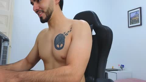 alejandroo_7 online show from January 22, 6:52 pm