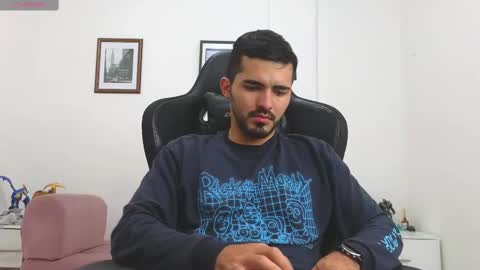 alejandroo_7 online show from October 6, 7:29 pm