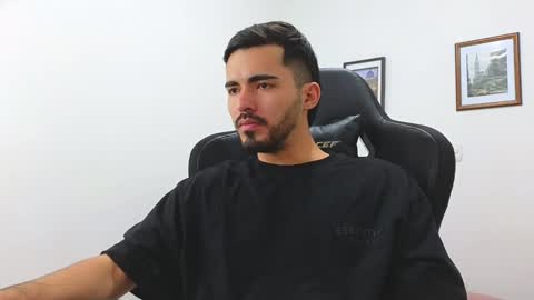 alejandroo_7 online show from January 9, 9:26 pm