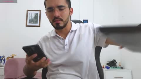 alejandroo_7 online show from October 9, 8:25 pm