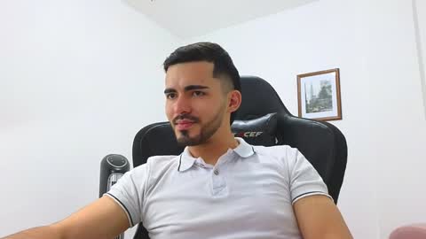 alejandroo_7 online show from January 4, 10:45 pm