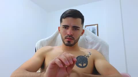 alejandroo_7 online show from December 31, 10:12 pm