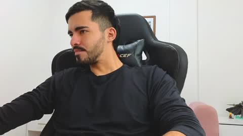 alejandroo_7 online show from January 14, 7:00 pm