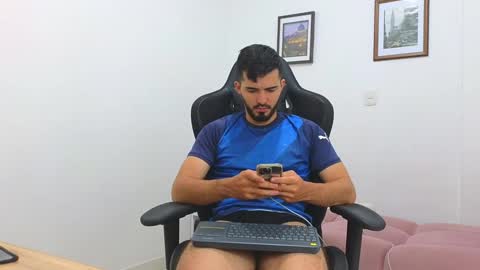 alejandroo_7 online show from January 31, 8:01 pm