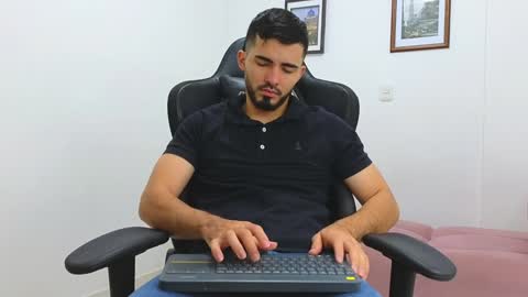 alejandroo_7 online show from January 25, 11:43 pm