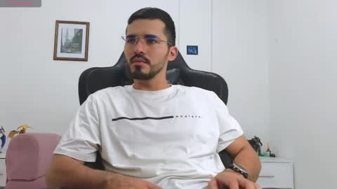 alejandroo_7 online show from October 7, 7:40 pm