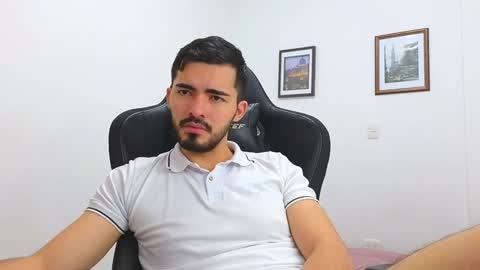 alejandroo_7 online show from January 18, 6:43 pm