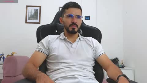 alejandroo_7 online show from October 23, 7:50 pm